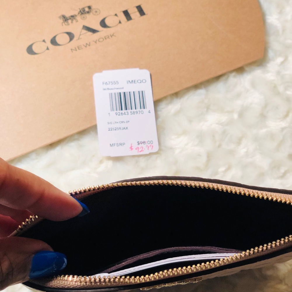 🧡COACH WRISTLET (BRAND NEW WITH TAGS) - Picture 2 of 6